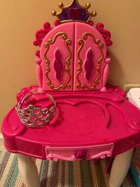 Kids Pink Princess Vanity Play Table with Silver Tiara